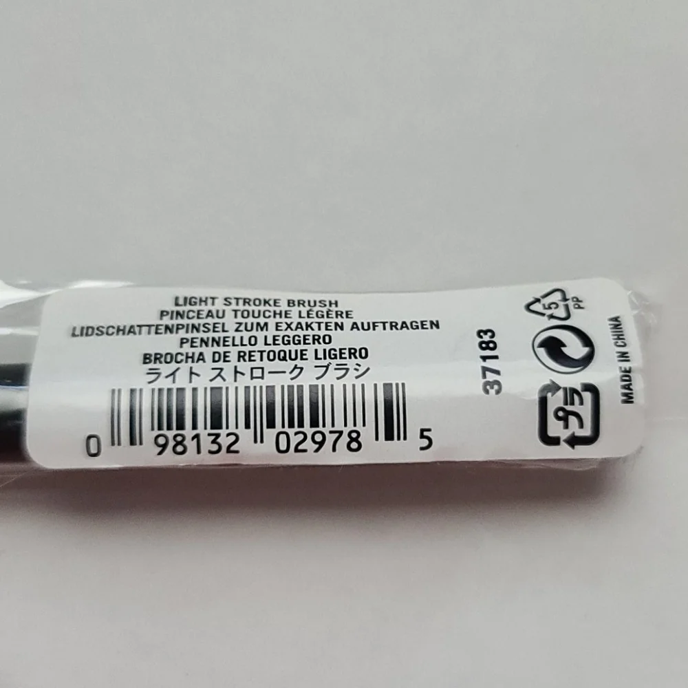 6/23 BARE MINERALS LIGHT STROKE BRUSH